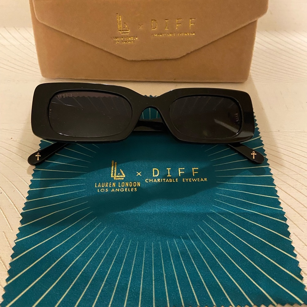 Lauren London Diff sunglasses!
